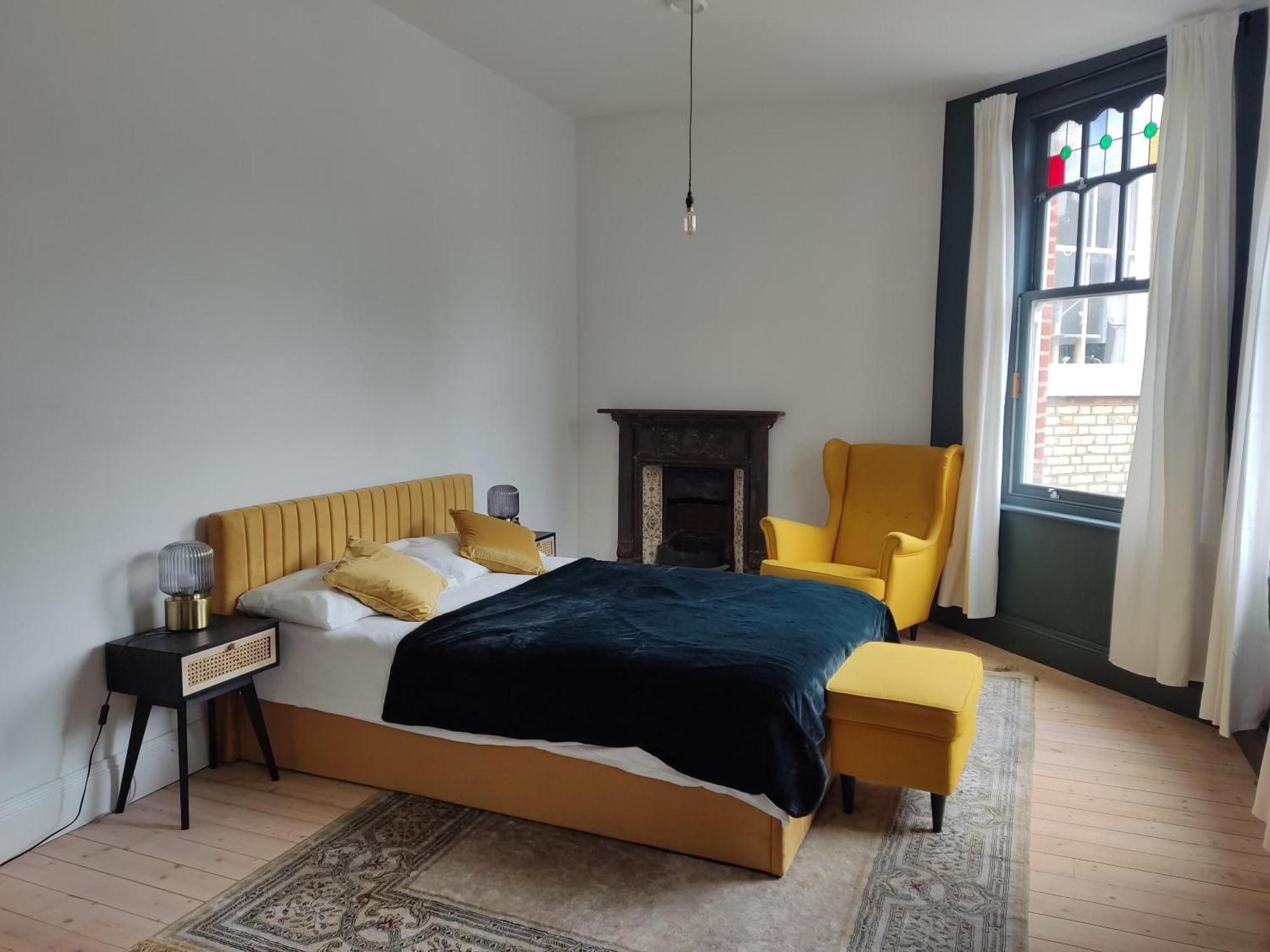 Remarkable 7-bed House In * Londra