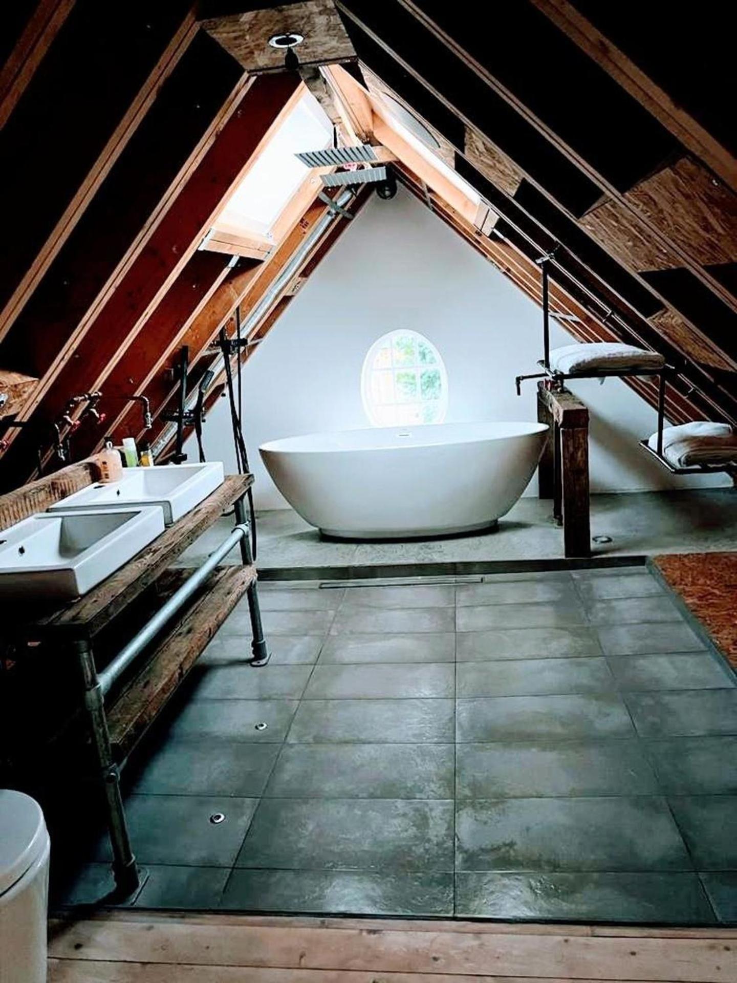Remarkable 7-bed House In