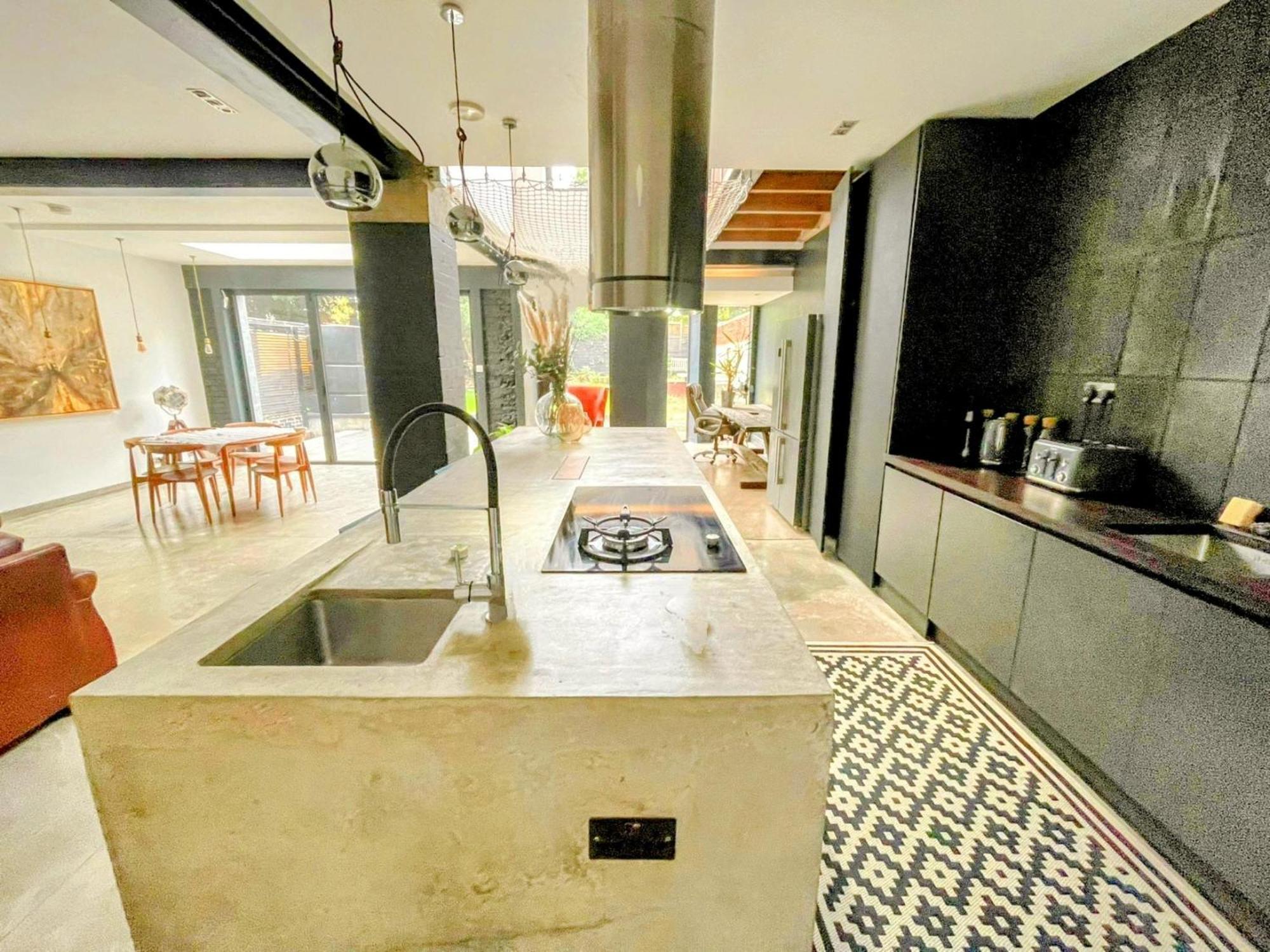 Ferienhaus Remarkable 7-bed House In London