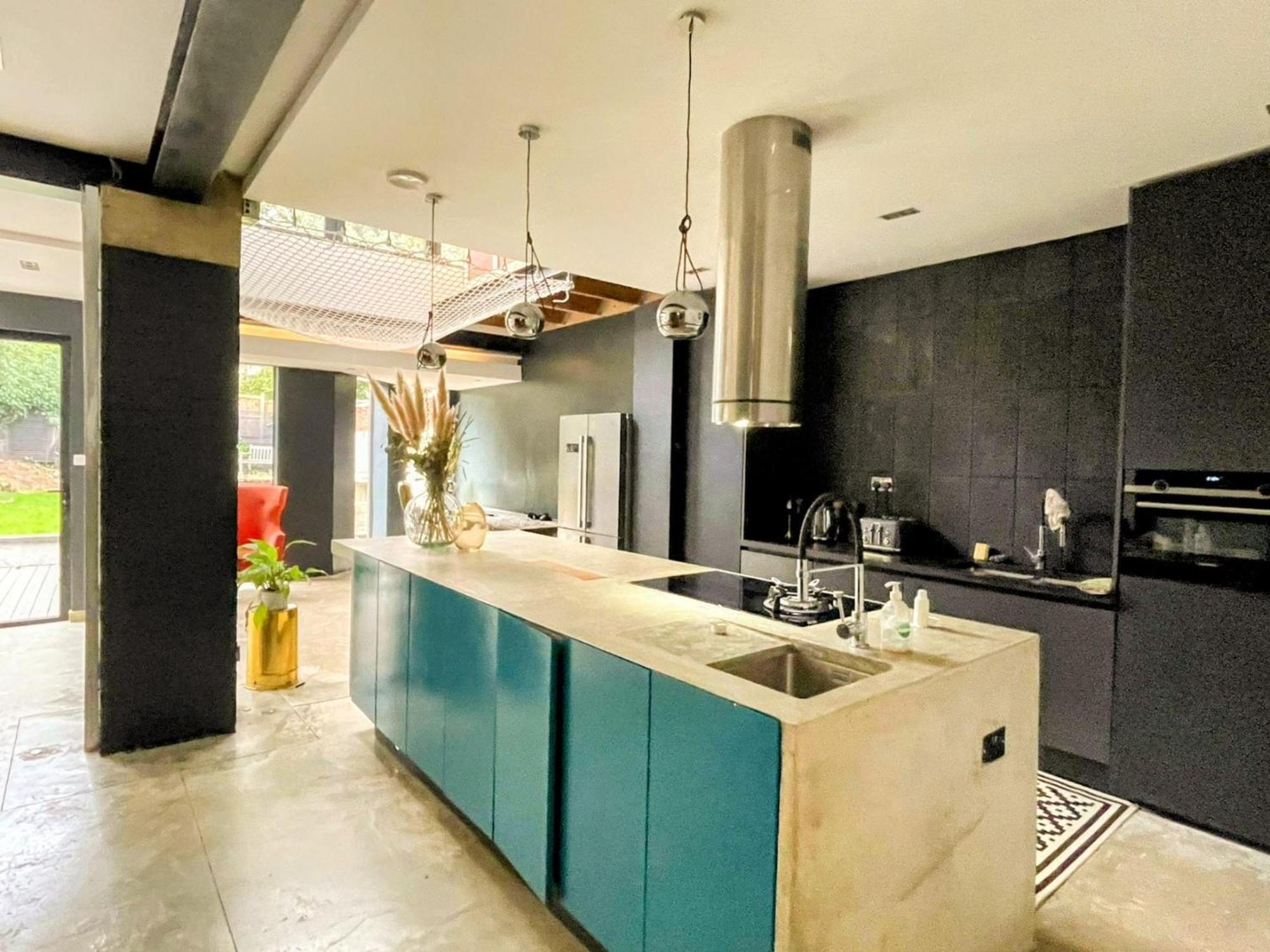Ferienhaus Remarkable 7-bed House In London