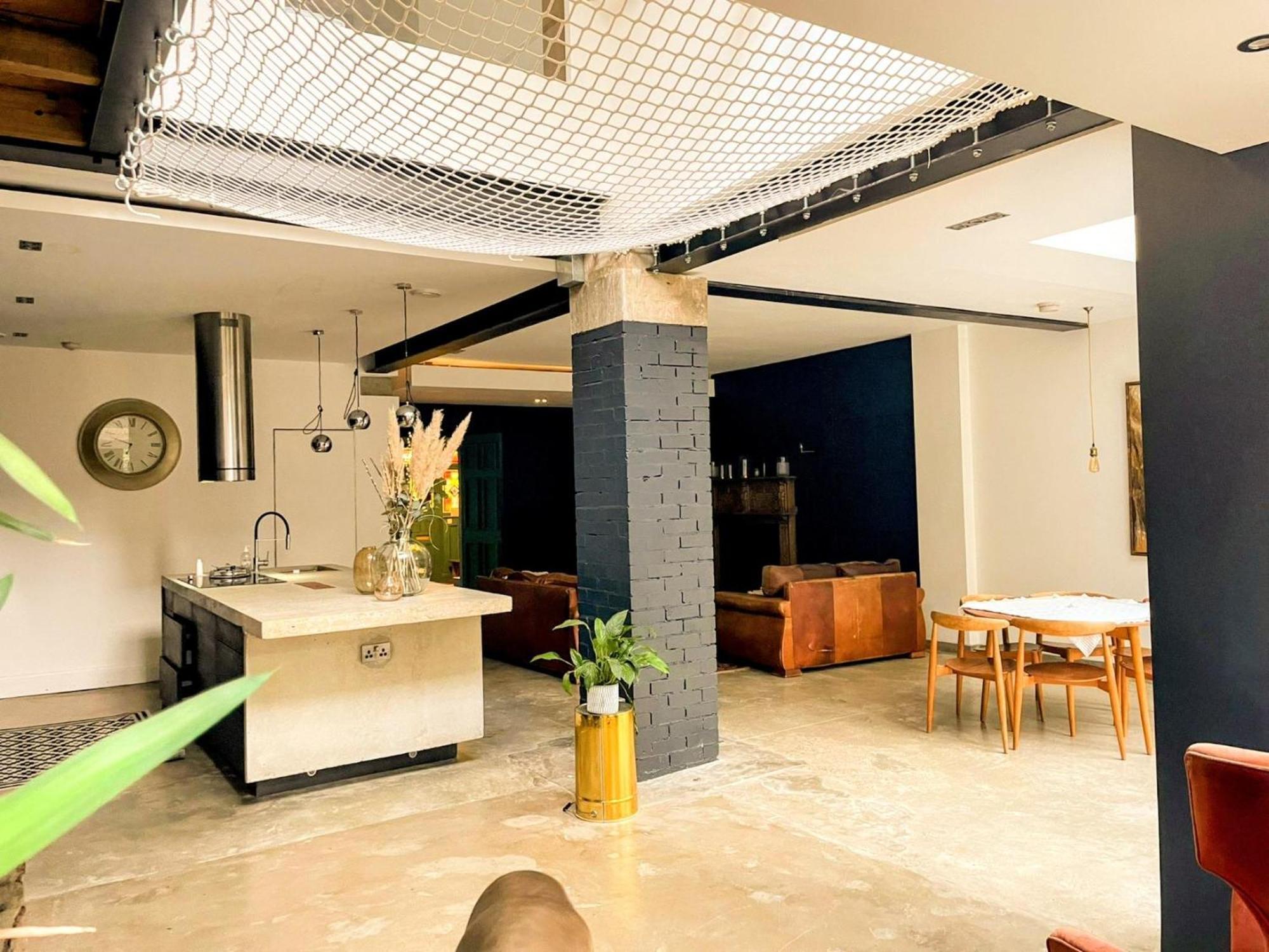 Remarkable 7-bed House In